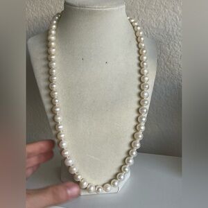 Gorgeous large freshwater pearl necklace 22” knotted